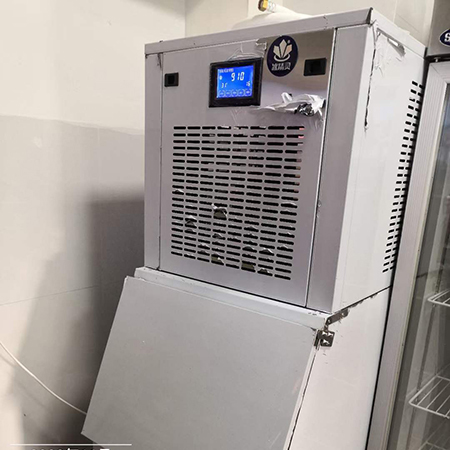 150公斤雪花制冰机分体式交付湖州某餐饮店
