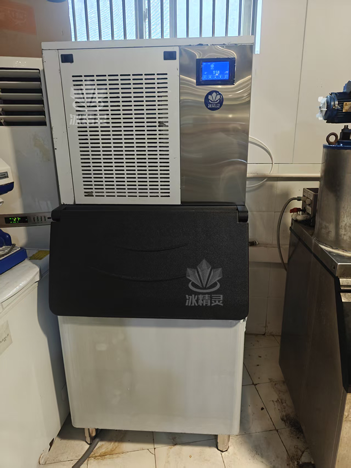 400公斤雪花制冰机交付陕西省西安市《秦宝肥牛》