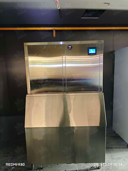 1吨雪花制冰机交付四川省成都市《蓉界火锅》