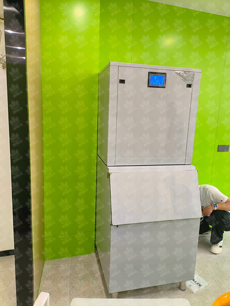 600公斤雪花制冰机水冷款交付深圳市龙华区《阿呆果城鲜榨果汁