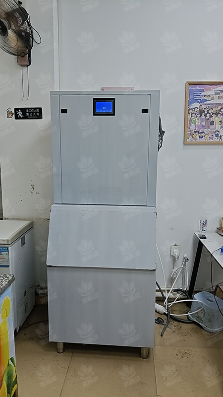 600公斤雪花制冰机交付广东省汕尾市《老高果汁店》