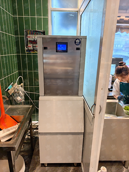 300公斤雪花制冰机水冷款交付苏州市张家港市《大唐食府》