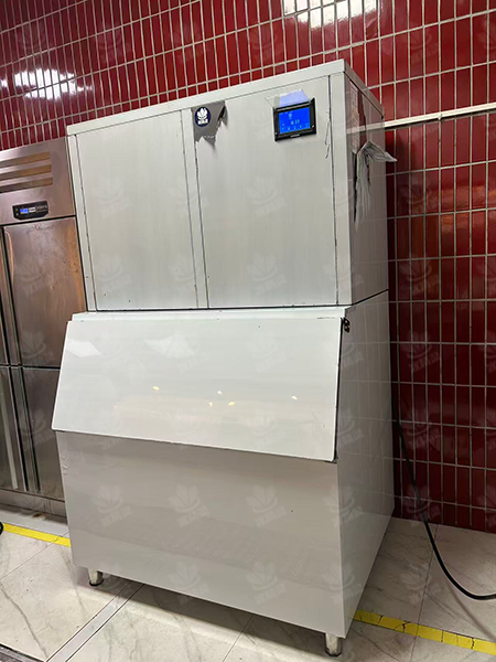 1吨雪花制冰机交付湖北省十堰市茅箭区《九头鸟肥牛海鲜》